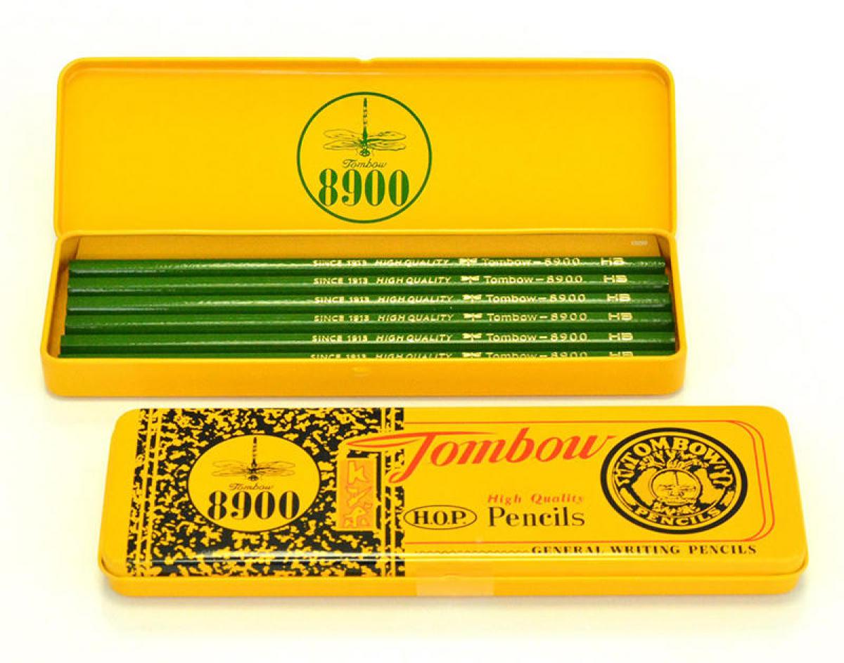 【新製品】トンボ鉛筆「8900番」が黄色いダース箱になって70年