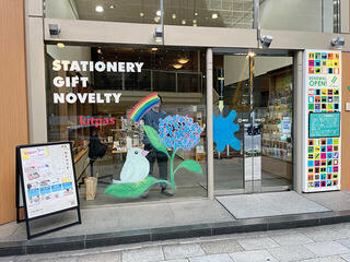 【ニュース】「キットパス」のウインドーアートが「モリイチ京橋店」に出現